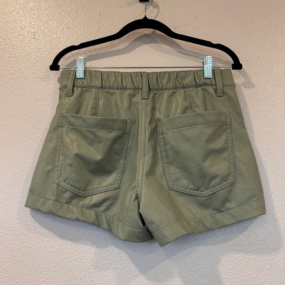 American Eagle Sage Green Faux Leather High Rise Trouser Shorts Size 2 Stretch - Picture 2 of 9